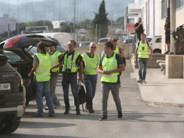 La Guardia Civil, durante el registro a la imprenta La Guardia Civil, durante el registro a la imprenta
