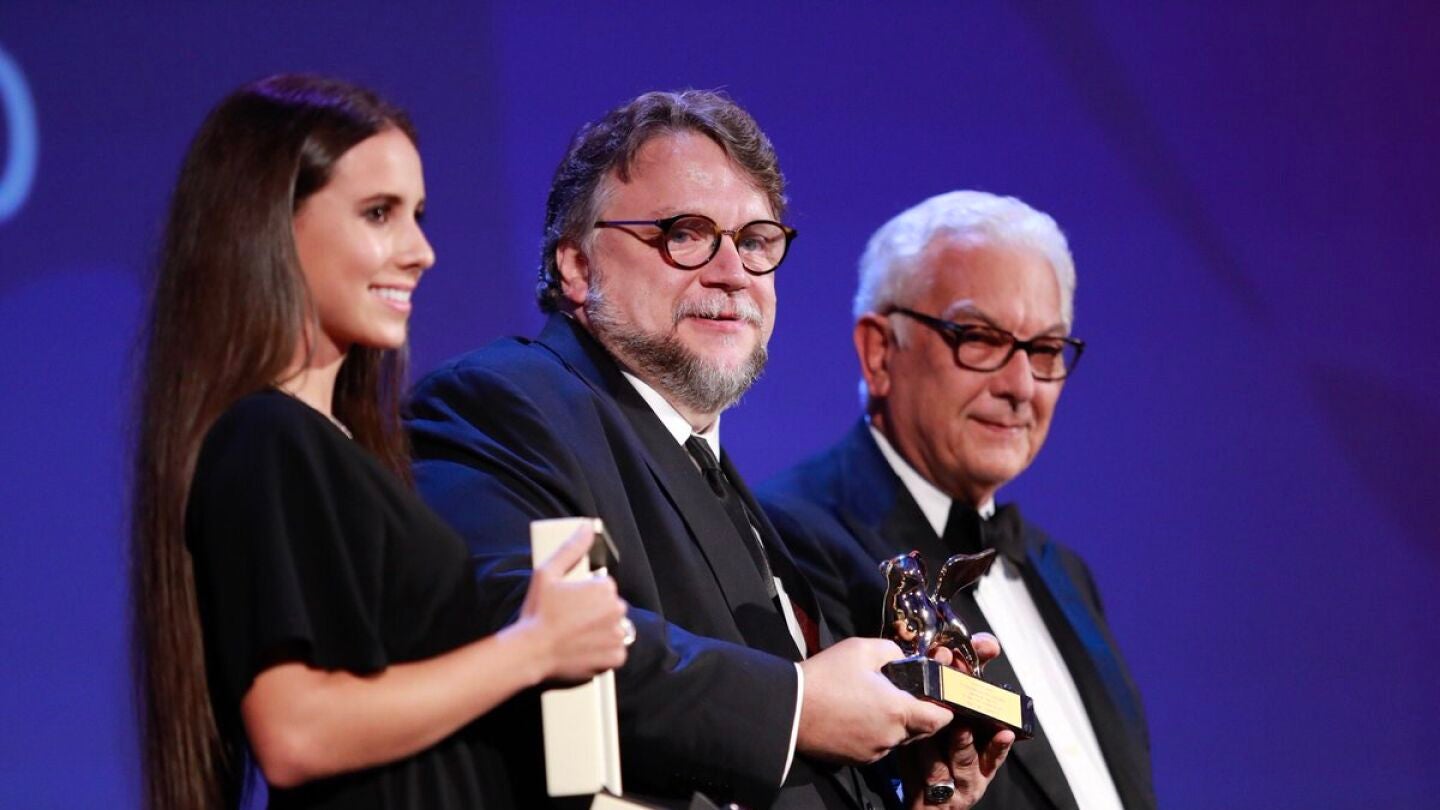 Guillermo del Toro gana el Le&oacute;n de Oro en el Festival de Venecia