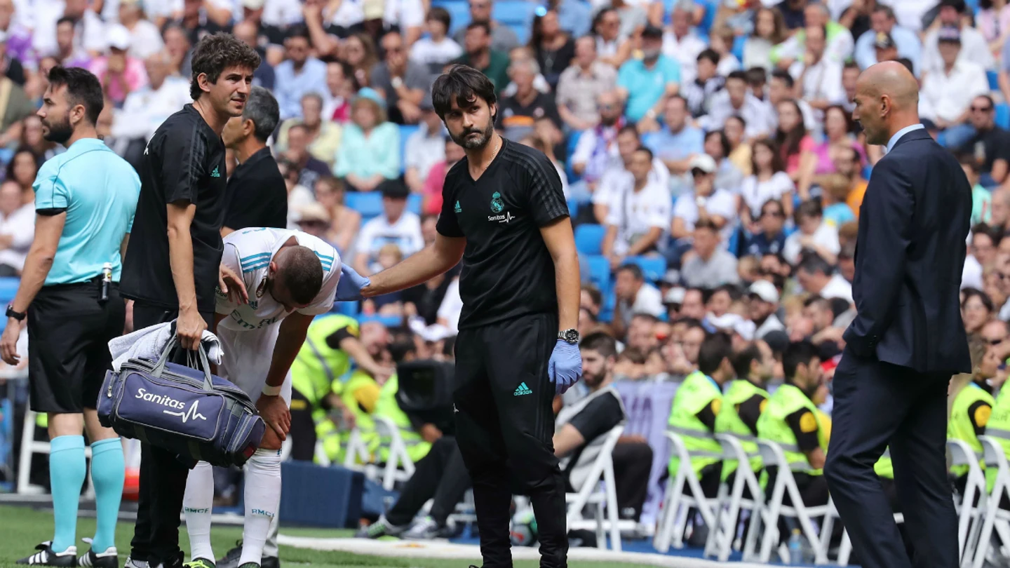 Benzema se retira lesionado Benzema se retira lesionado