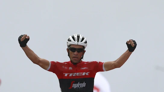 Alberto Contador celebra su victoria en L'Angliru Alberto Contador celebra su victoria en L'Angliru
