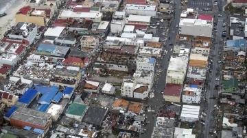 Vista aérea de los daños causados por el huracán Irma a su paso por Philipsburg, en la isla de San Martin