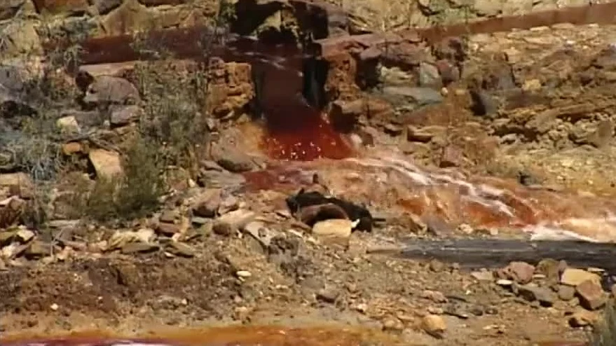 Vertido de agua tóxica en el río Odiel