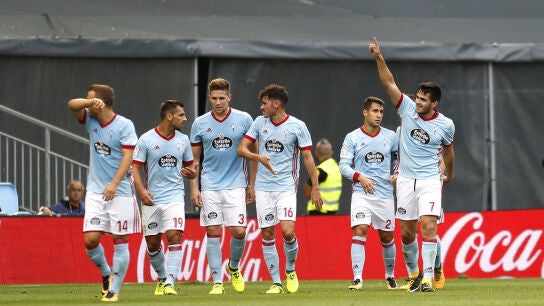 Los jugadores del Celta celebran el gol de Maxi G&oacute;mez ante el Alav&eacute;s
