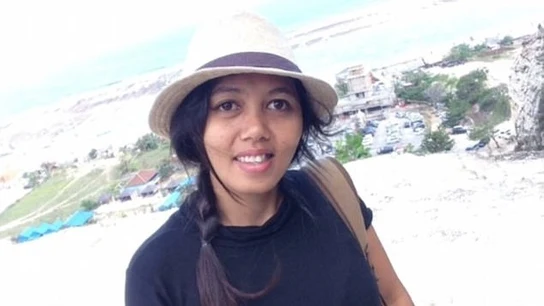 Un hombre le corta los pies a su mujer delante de sus hijos en Bali Un hombre le corta los pies a su mujer delante de sus hijos en Bali
