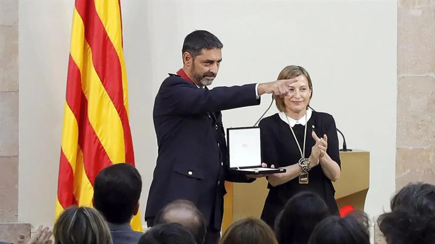 El major de los Mossos d'Esquadra, Josep Lluís Trapero, junto a Carme Forcadell El major de los Mossos d'Esquadra, Josep Lluís Trapero, junto a Carme Forcadell