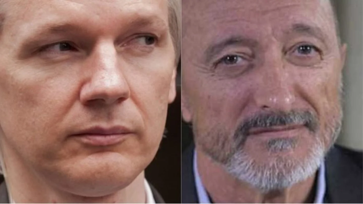 Julian Assange y Arturo Pérez-Reverte se enfrentan en Twitter Julian Assange y Arturo Pérez-Reverte se enfrentan en Twitter