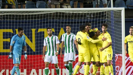 Los jugadores del Villarreal celebran el gol de Bacca contra el Betis Los jugadores del Villarreal celebran el gol de Bacca contra el Betis