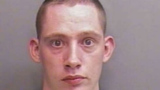  Edward James Wright fue acusado de intento de robo y posesi&oacute;n de arma