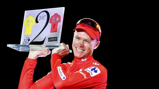 Chris Froome, con el trofeo de campeón de la Vuelta a España Chris Froome, con el trofeo de campeón de la Vuelta a España