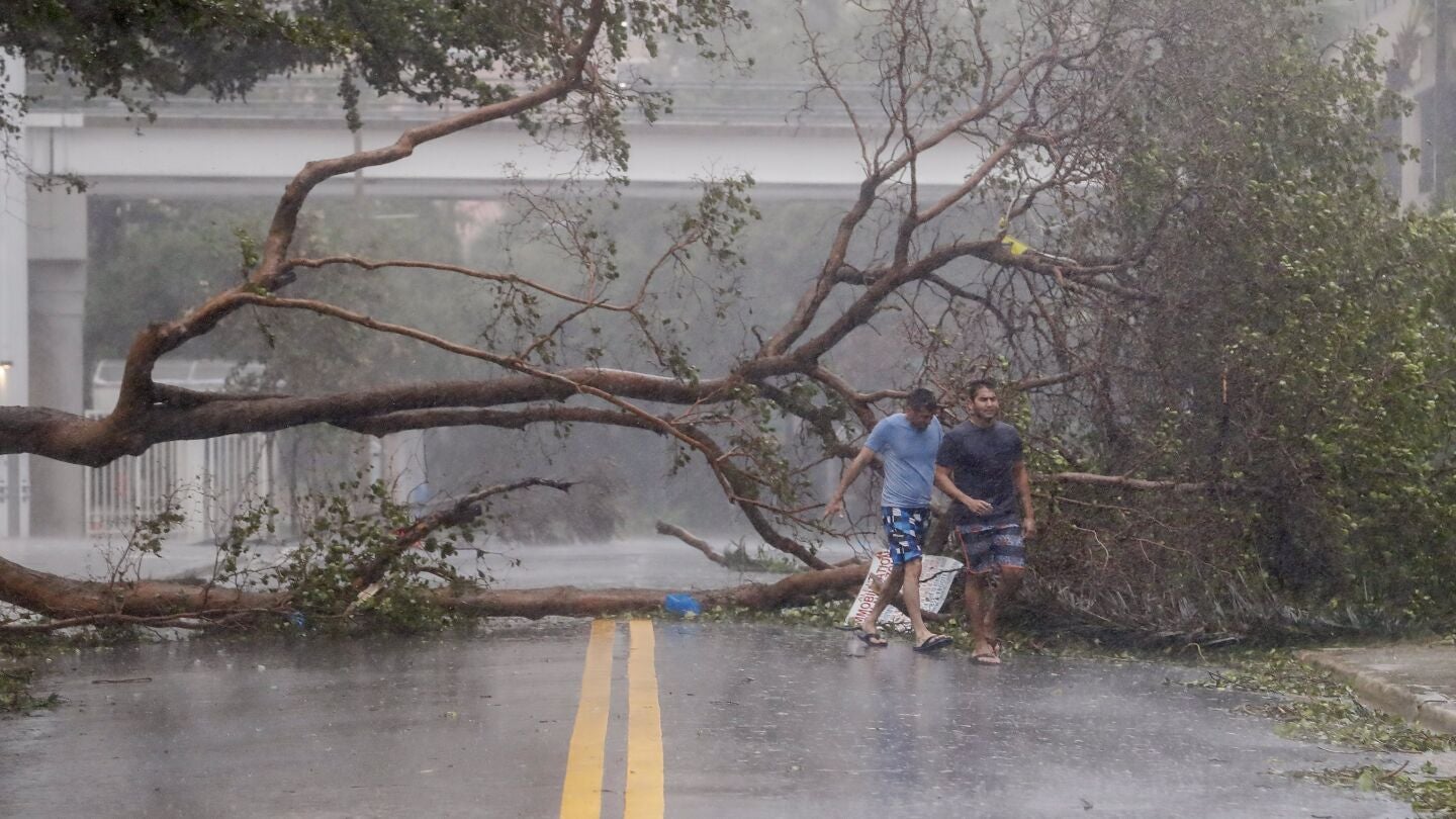 El hurac&aacute;n Irma se acerca a Tampa en su avance hacia el norte de Florida 