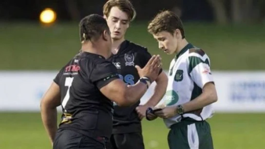 Un jugador de rugby agrede a un árbitro en una final sub 19 Un jugador de rugby agrede a un árbitro en una final sub 19