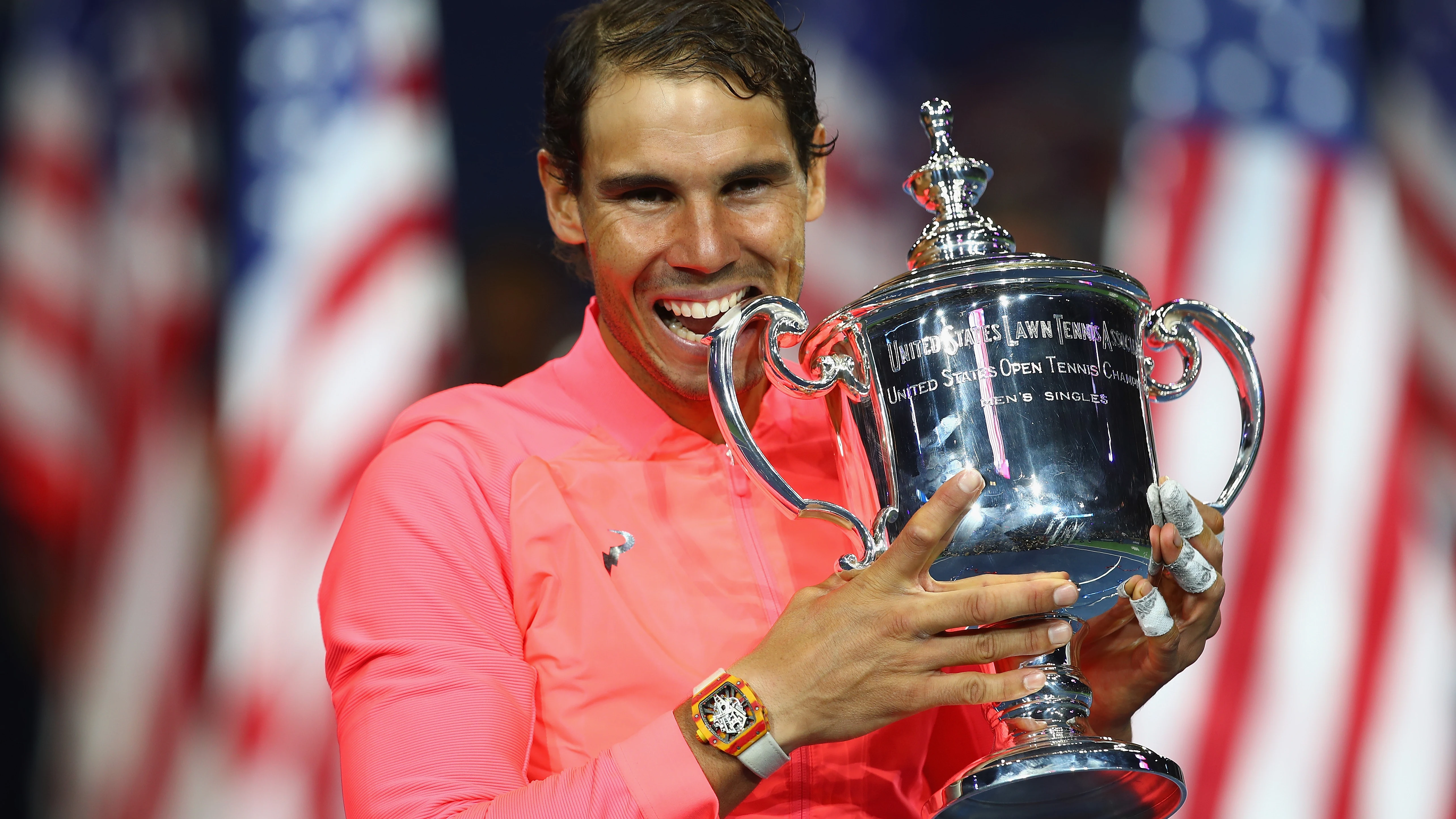 Rafa Nadal muerde su 16º Grand Slam, el trofeo de campeón del US Open