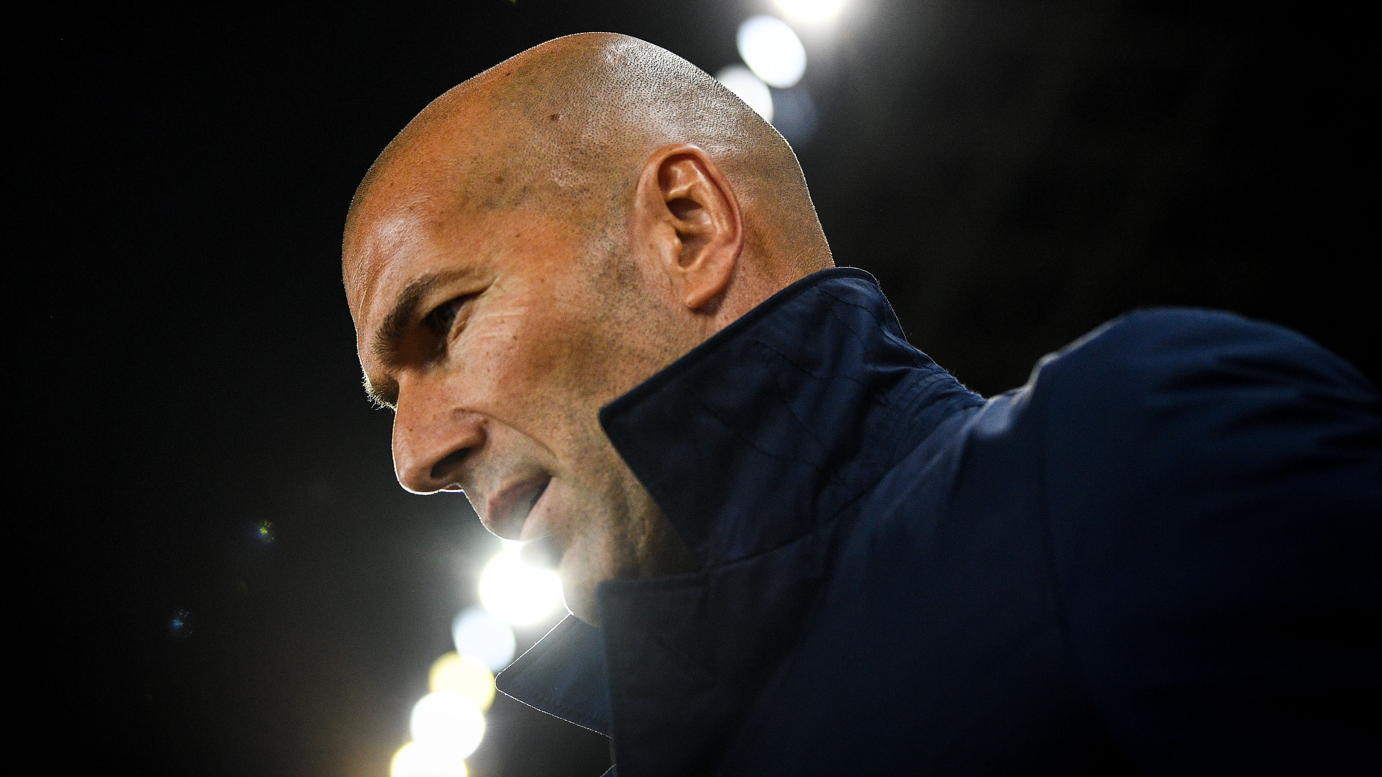 Zinedine Zidane, pensativo antes del partido del Real Madrid Zinedine Zidane, pensativo antes del partido del Real Madrid