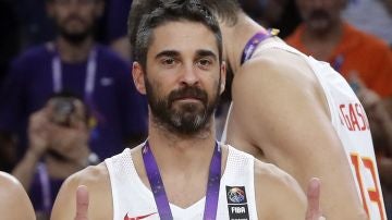 Juan Carlos Navarro celebra el bronce logrado en el Eurobasket