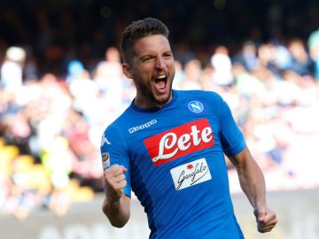 Mertens celebra un gol Mertens celebra un gol