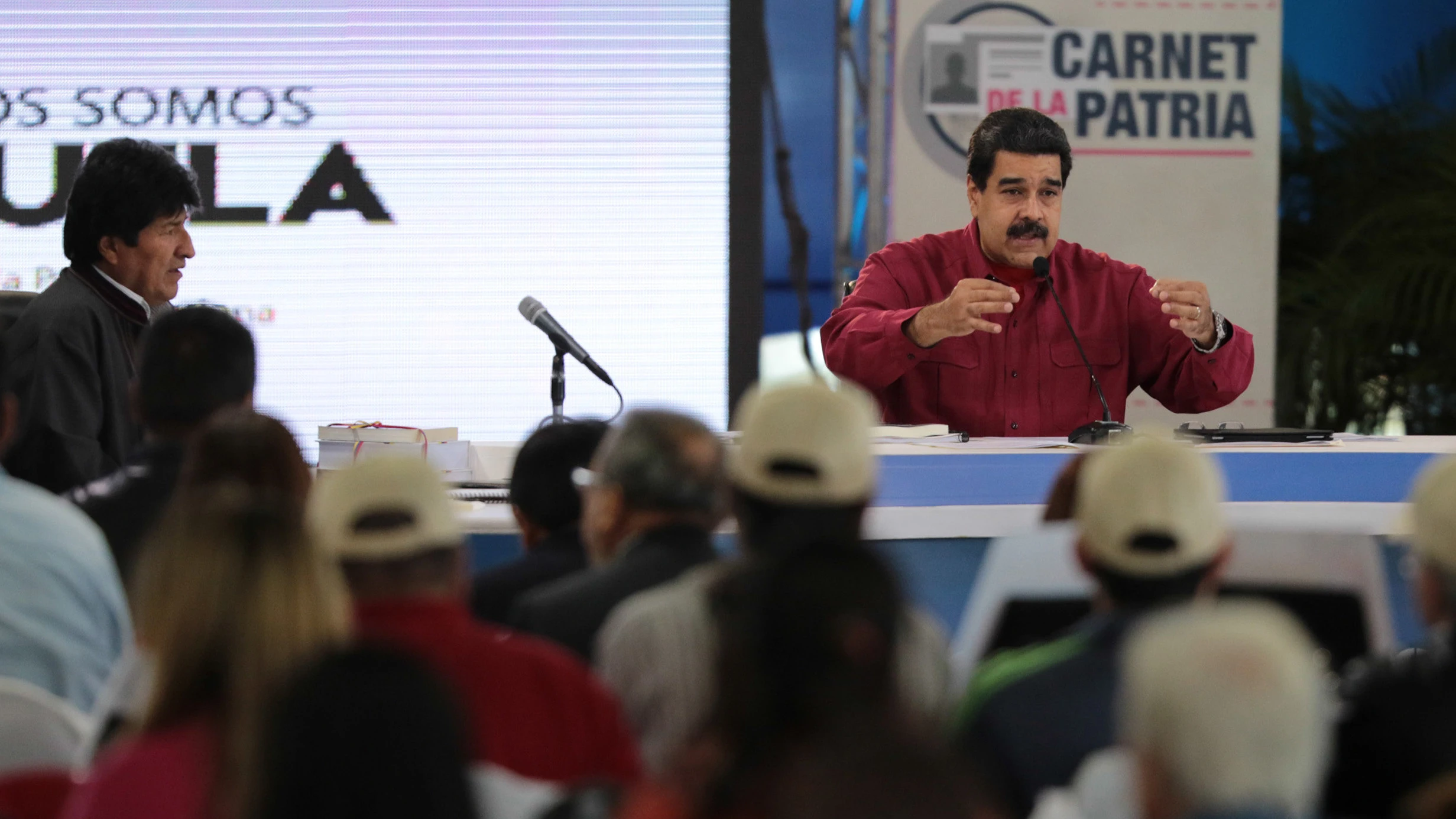 Nicolás Maduro junto a Evo Morales en un evento televisado 