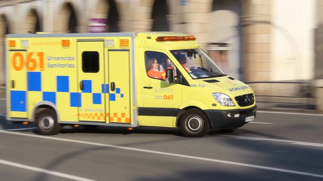 Imagen de una ambulancia del 061 en Galicia