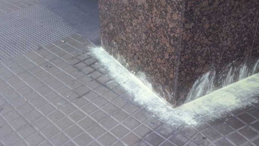 Esquina cubierta con azufre