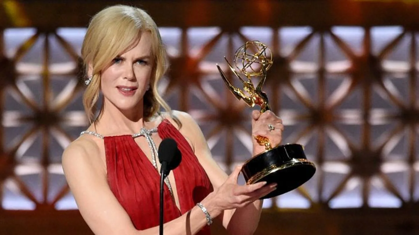 Nicole Kidman con su premio Emmy por 'Big Little Lies' Ganadores - Premios Emmy 2017