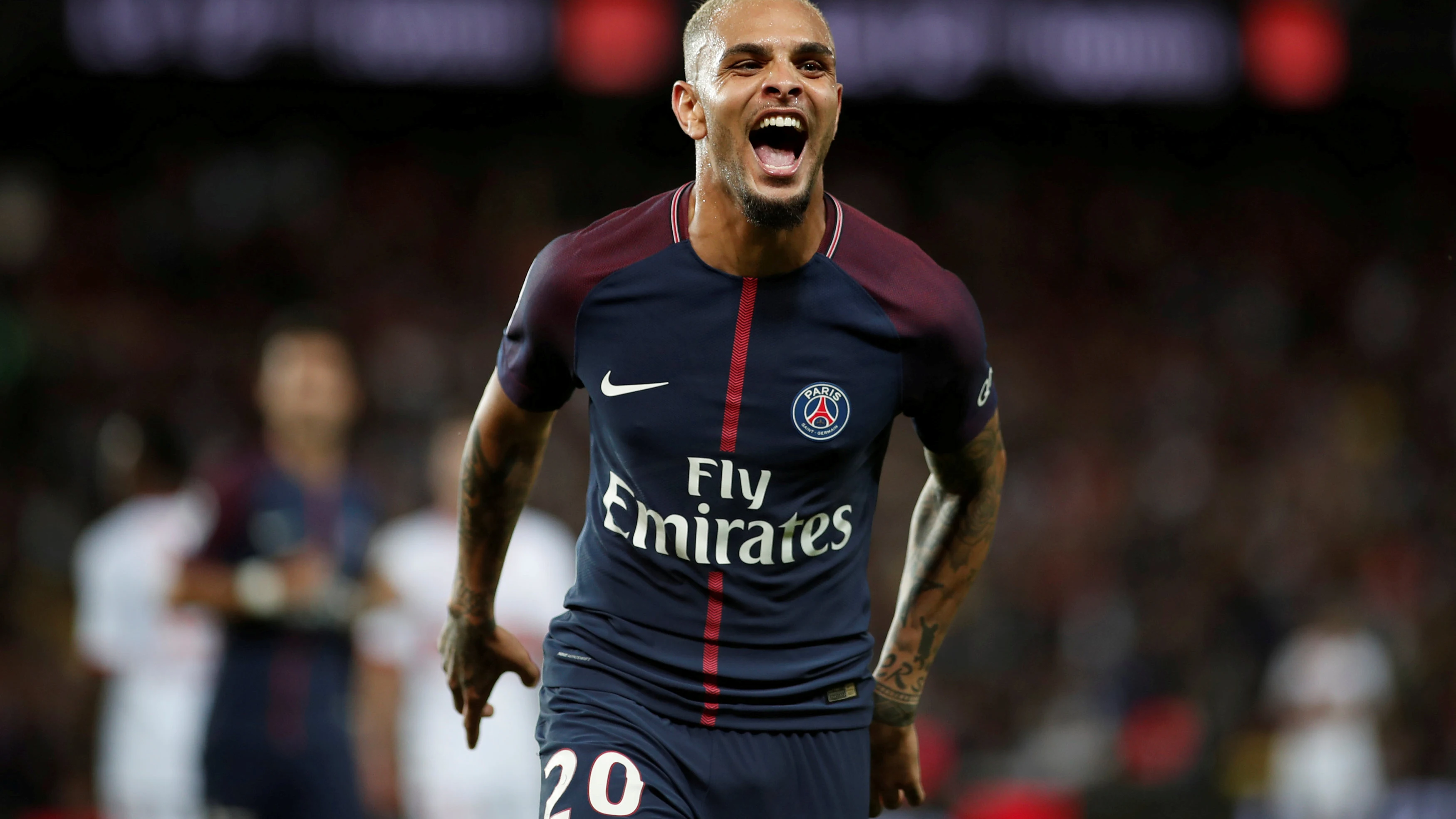 Kurzawa en un partido con el PSG