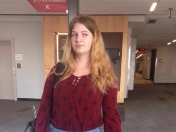 Kelsey Paige, la joven que fue ridiculizada por su profesora por la vestimenta que llevaba Kelsey Paige, la joven que fue ridiculizada por su profesora por la vestimenta que llevaba