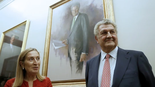 Ana Pastor junto a su predecesor como presidente del Congreso, Jesús Posada, durante la colocación del retrato oficial Ana Pastor junto a su predecesor como presidente del Congreso, Jesús Posada, durante la colocación del retrato oficial