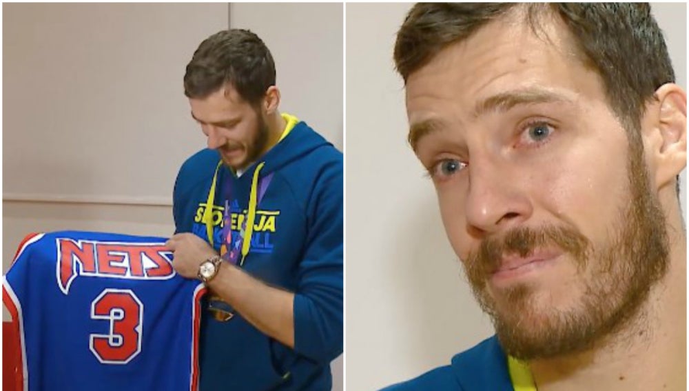 Dragic, emocionado con la camiseta de Drazen Petrovic
