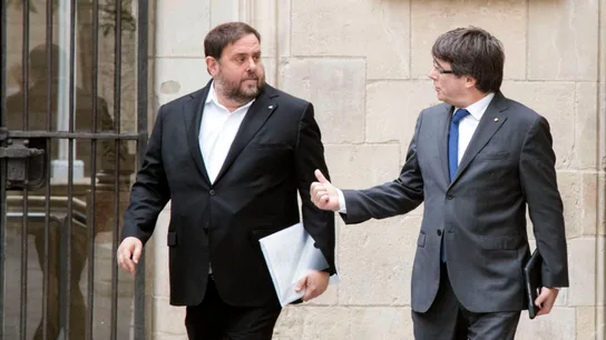 El presidente de la Generalitat, Carles Puigdemont, junto al vicepresidente, Oriol Junqueras El presidente de la Generalitat, Carles Puigdemont, junto al vicepresidente, Oriol Junqueras