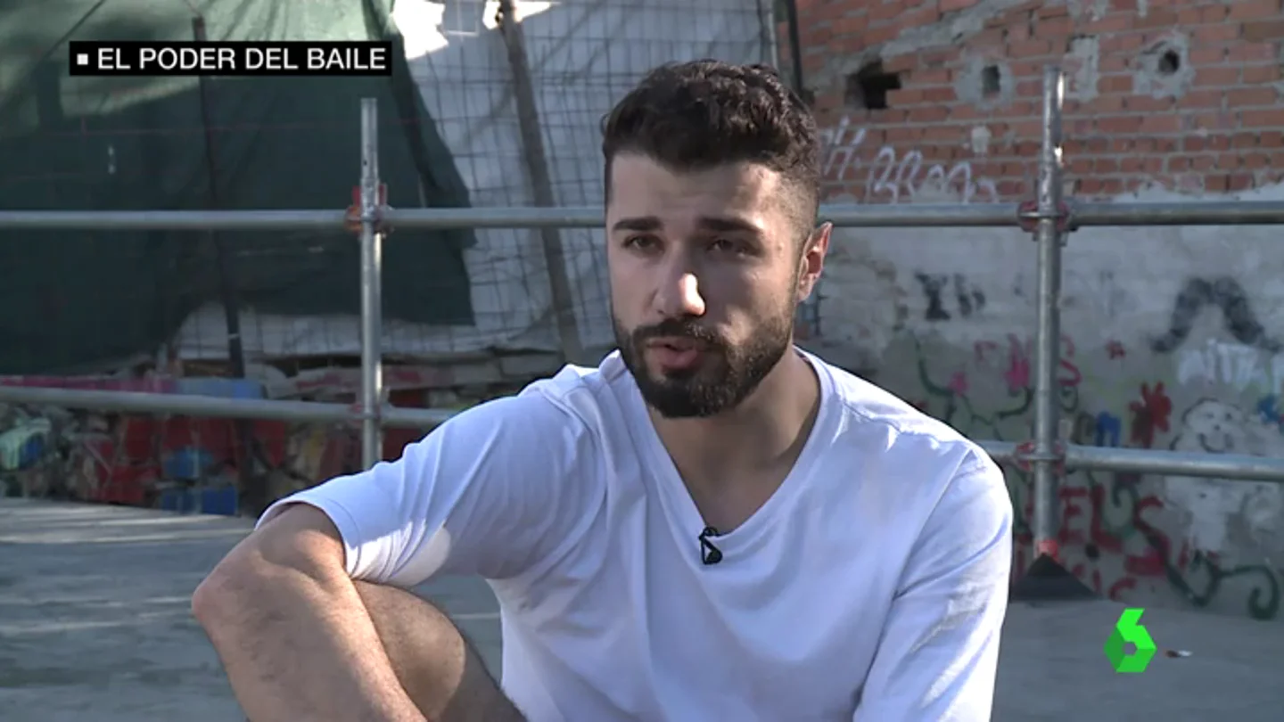 Ahmed quiere que su tatuaje "bailar o morir" sea lo último que vean los terroristas de Daesh si le cortan la cabeza Ahmed quiere que su tatuaje "bailar o morir" sea lo último que vean los terroristas de Daesh si le cortan la cabeza
