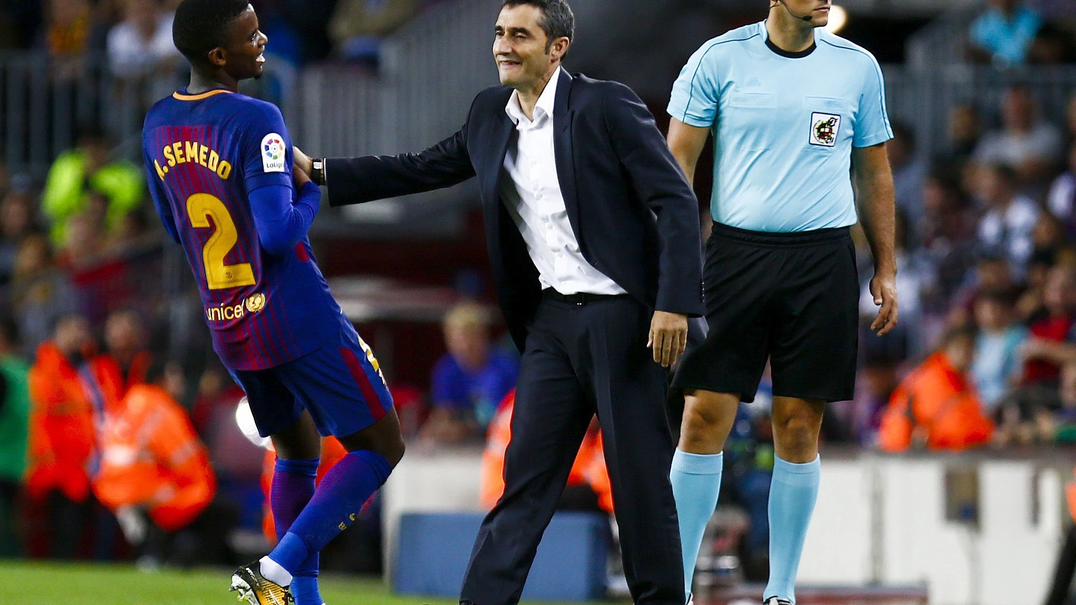 Valverde felicita a Semedo durante el Barcelona - Eibar