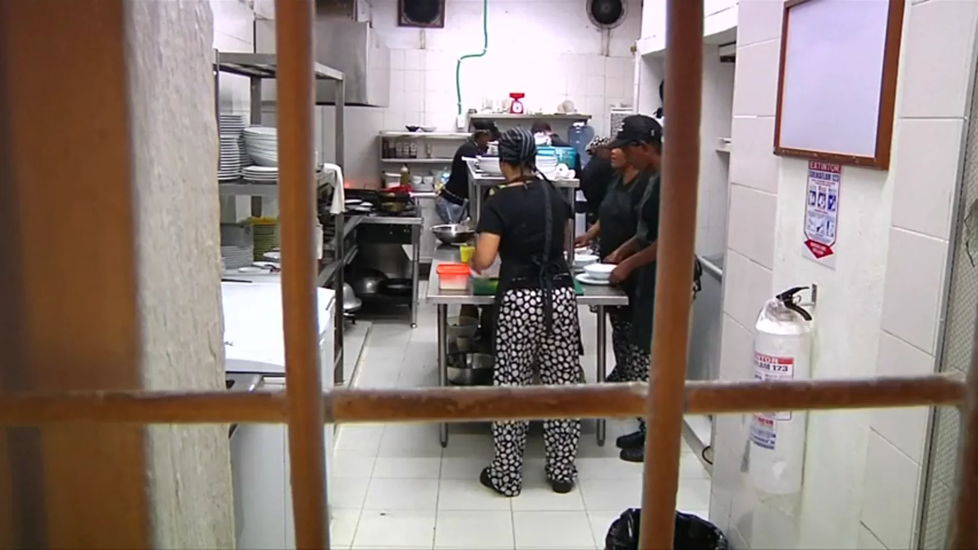  Una cárcel de Colombia abre un restaurante dirigido por 20 reclusas 