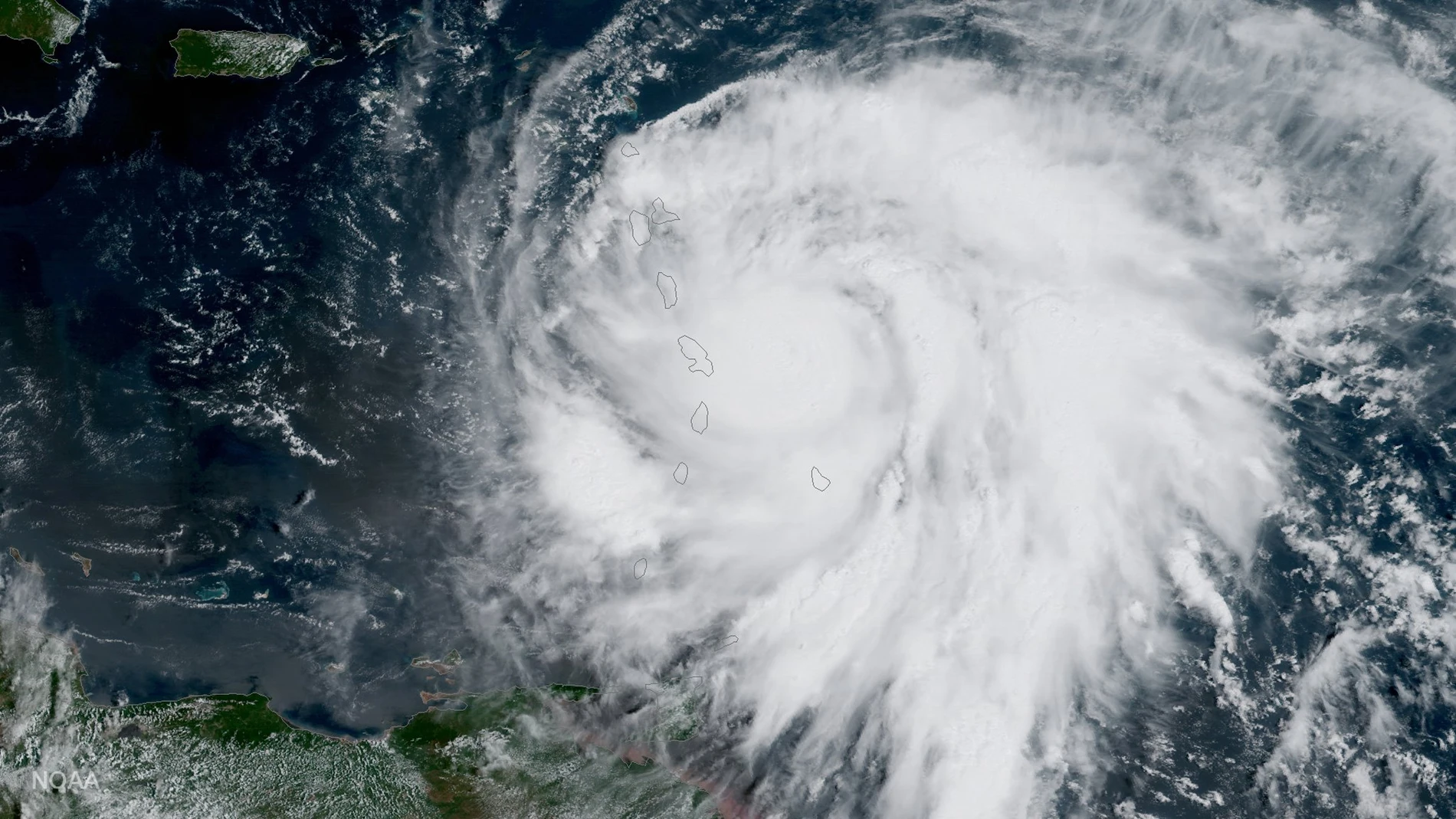 Una imagen capturada por el satélite GOES-16 de NOAA del huracán 'María'