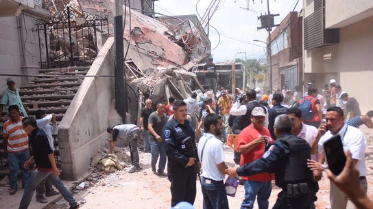 Caos en México tras el derrumbe de varios edificios por el terremoto Caos en México tras el derrumbe de varios edificios por el terremoto