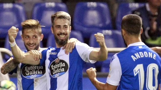 Los jugadores del Deportivo celebran el gol de Luisinho ante el Alavés Los jugadores del Deportivo celebran el gol de Luisinho ante el Alavés