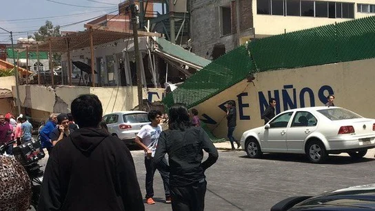 Imagen del colegio derrumbado por el fuerte terremoto de México Imagen del colegio derrumbado por el fuerte terremoto de México