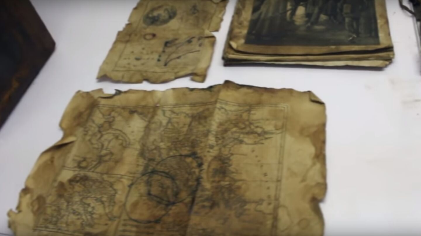 Contenido de la c&aacute;psula del tiempo de Julio Verne 