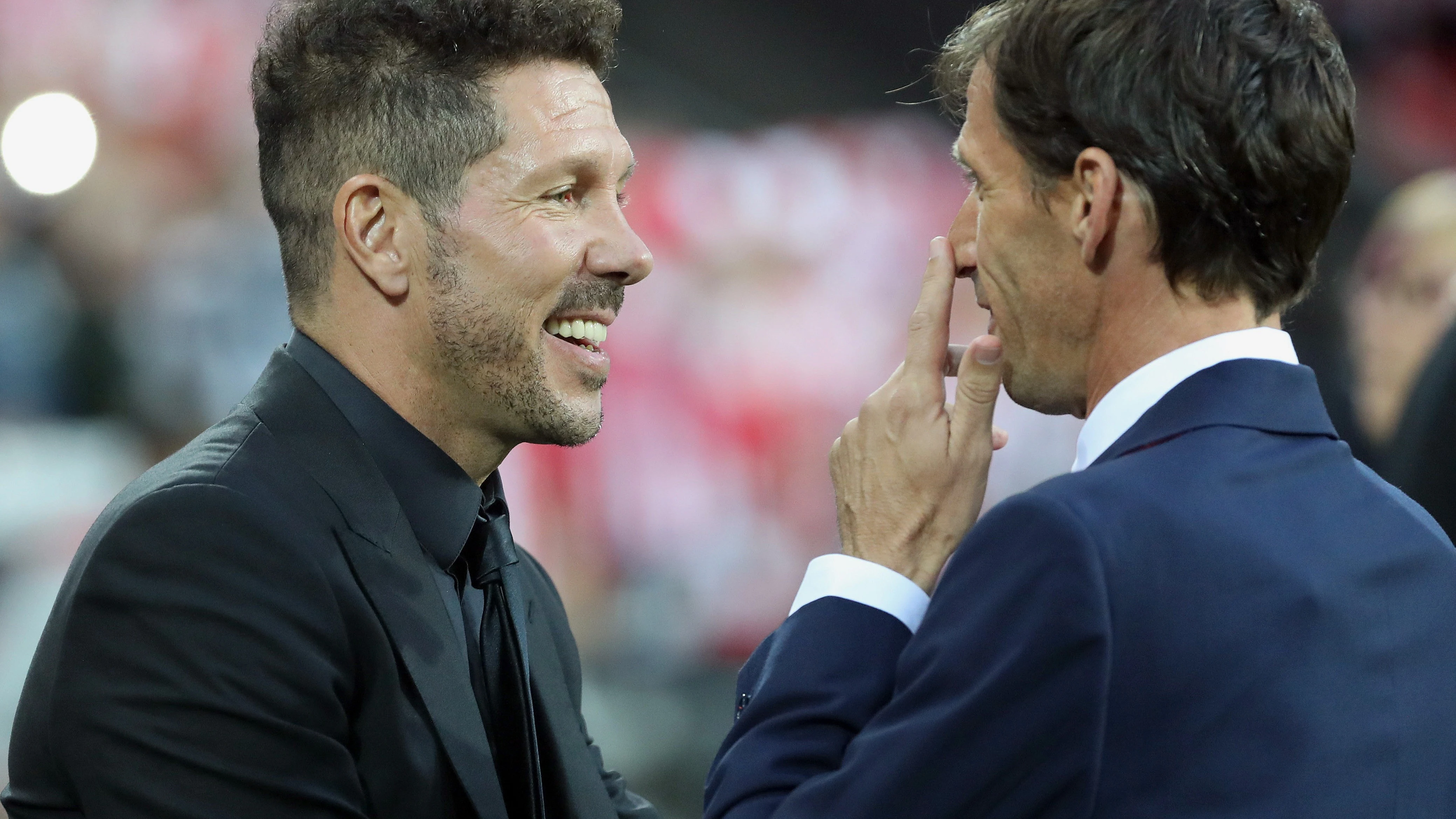 Simeone saluda a Ziganda