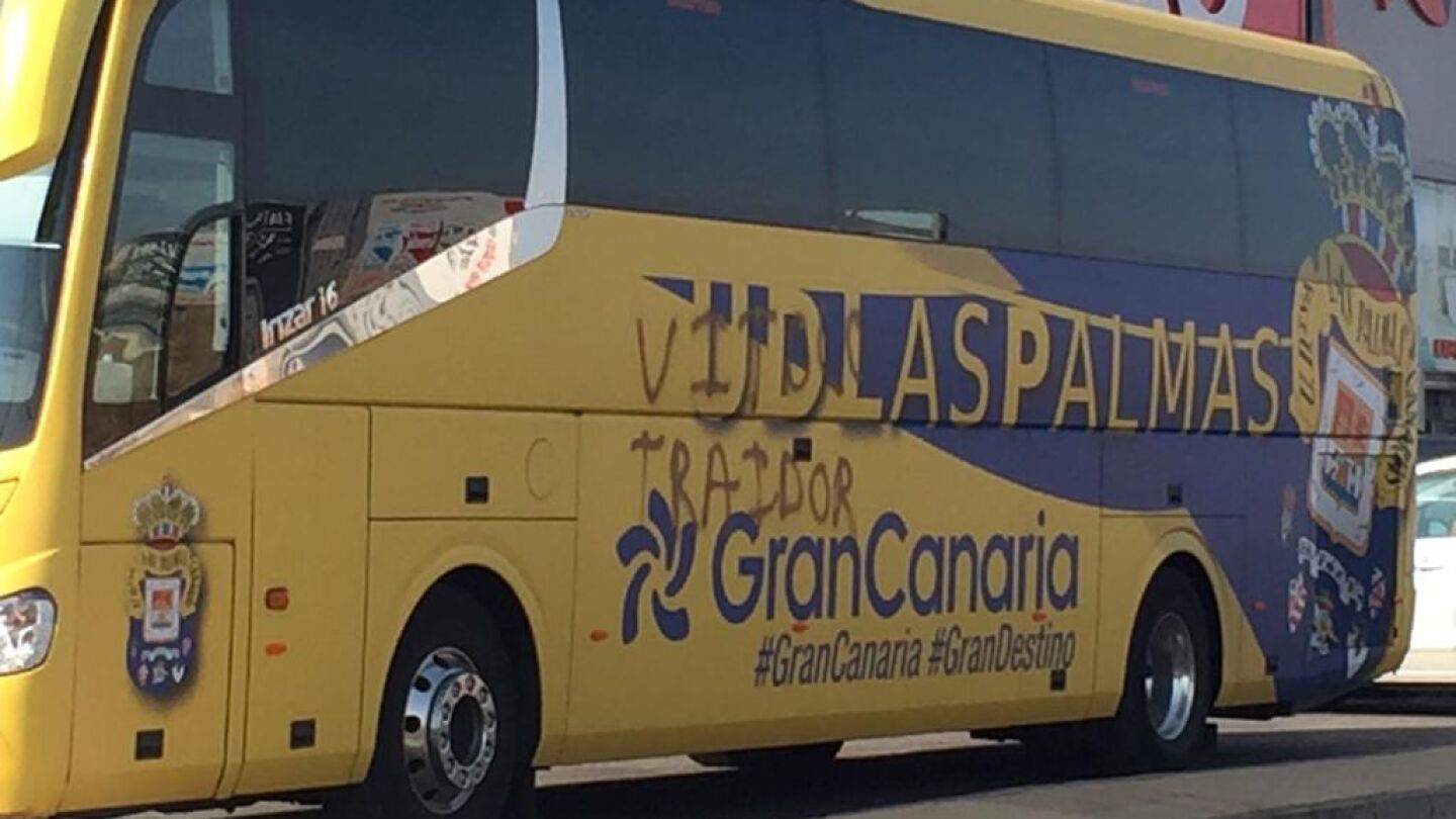Autob&uacute;s de Las Plamas pintado