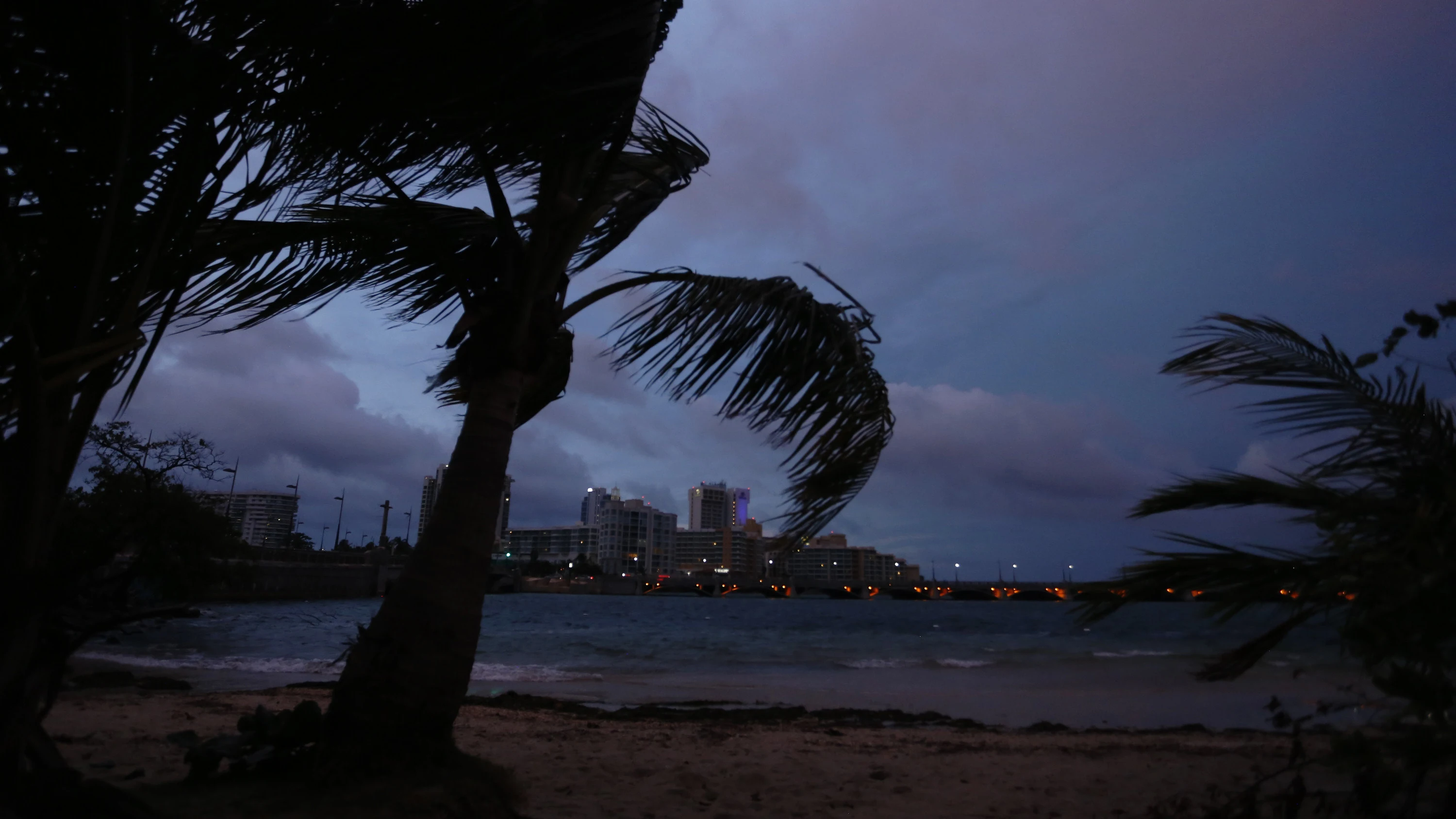 Puerto Rico a horas de la llegada del huracán 'María'