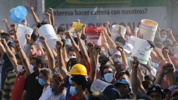 Ciudadanos mexicanos se vuelcan en el rescate de las personas afectadas por el terremoto