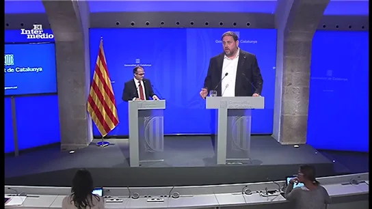 El gigante Junqueras toma la palabra en la Generalitat de Catalunya El gigante Junqueras toma la palabra en la Generalitat de Catalunya