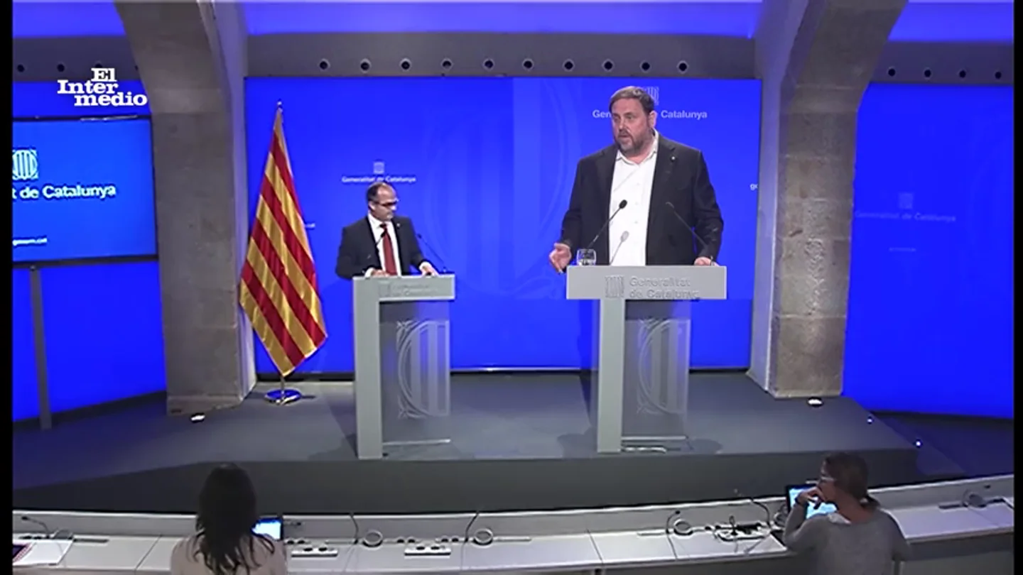 El gigante Junqueras toma la palabra en la Generalitat de Catalunya El gigante Junqueras toma la palabra en la Generalitat de Catalunya