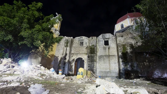 Vista general de la iglesia de Santiago Apóstol en la población de Atzala Vista general de la iglesia de Santiago Apóstol en la población de Atzala