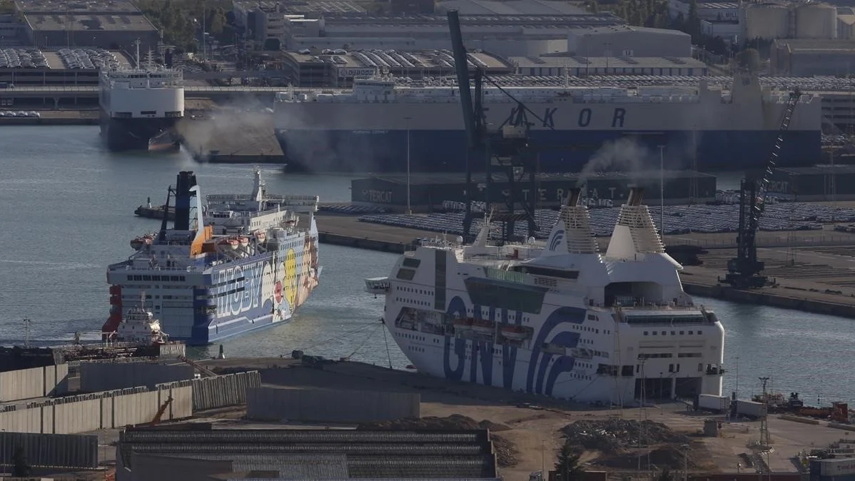 Barcos del puerto de Barcelona 