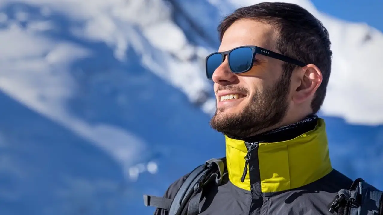 Por qué tus gafas de sol pueden ser un peligro en la montaña o en la nieve