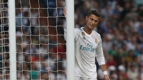 Cristiano Ronaldo golpea el palo de la porter&iacute;a durante el Real Madrid - Betis