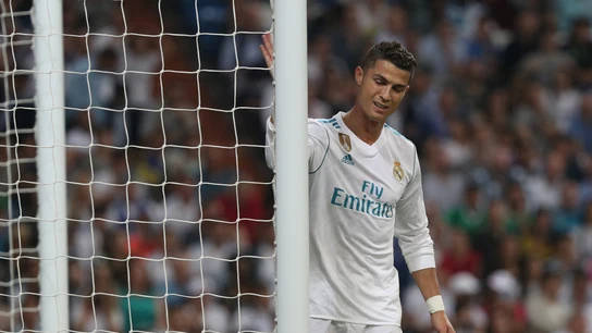 Cristiano Ronaldo golpea el palo de la portería durante el Real Madrid - Betis Cristiano Ronaldo golpea el palo de la portería durante el Real Madrid - Betis