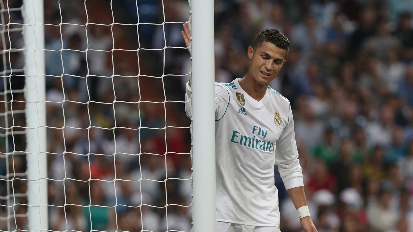 Cristiano Ronaldo golpea el palo de la portería durante el Real Madrid - Betis Cristiano Ronaldo golpea el palo de la portería durante el Real Madrid - Betis