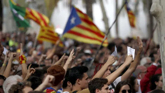 Cientos de personas se concentran frente al Palacio de Justicia de Barcelona, sede del TSJC Cientos de personas se concentran frente al Palacio de Justicia de Barcelona, sede del TSJC