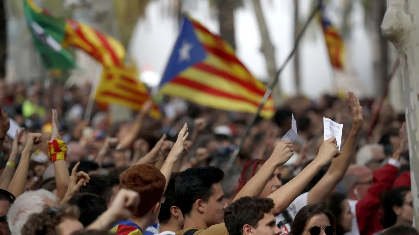 Cientos de personas se concentran frente al Palacio de Justicia de Barcelona, sede del TSJC Cientos de personas se concentran frente al Palacio de Justicia de Barcelona, sede del TSJC